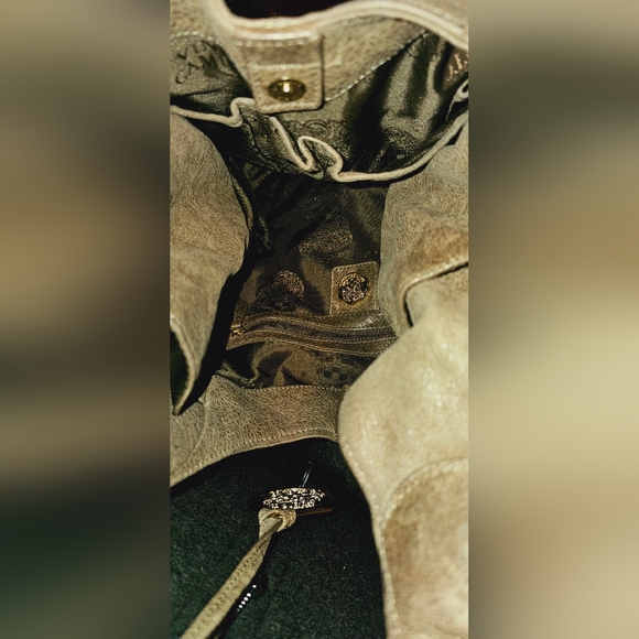 Vince Camuto purse pre loved in great condition lots of pockets on the inside - Picture 5 of 5